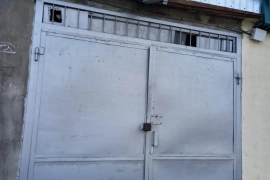 Продам кирпичный гараж с ямой.